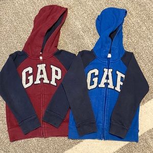 Gap boys hooded/zippered sweater (lot). Size 5T